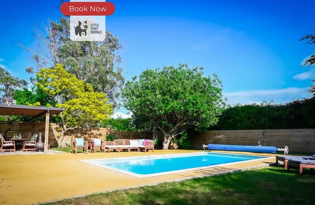 Poolside Family Escape | Luton