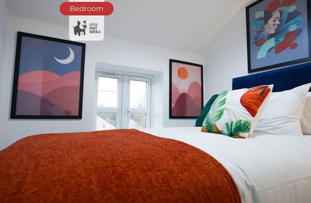 Serene 3BR Cottage Escape: Parking, Kitchen, Wi-Fi