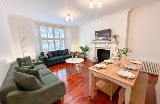 Modern 3-Bed Soho flat near Mayfair & West End