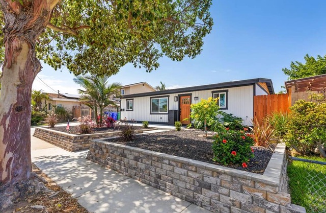 Welcoming 3-bedroom bungalow close to all with AC in sunny San Diego