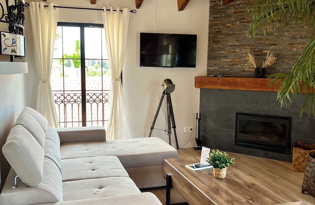 Bright boutique loft 5 min from the subway