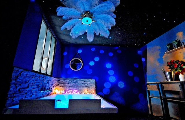La Suite 7ième ciel étoilé/Private XXL spa/High-speed Internet/2 min center