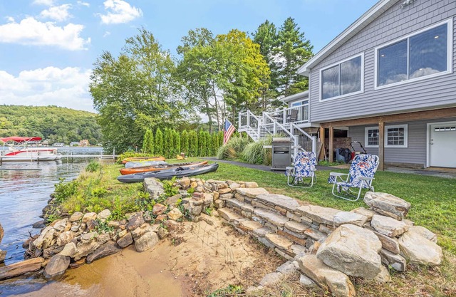 Renovated Lakefront Retreat Near Sturbridge