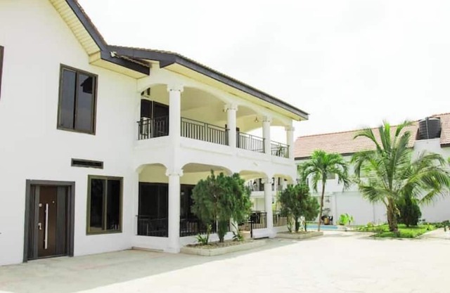 Spacious 4-Bedroom Villa Perfect for Groups