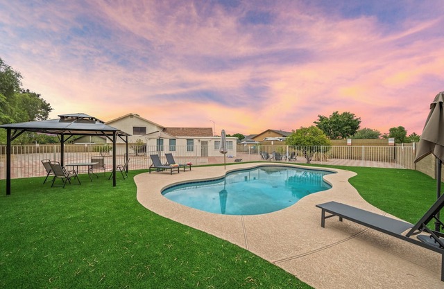 Mesa Oasis 6BR Pool & Pickleball Sleeps 20