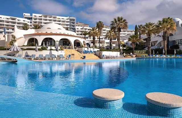 Better Choice for your Vacation! Two Fully-furnished 2BR with Pool or Sea View