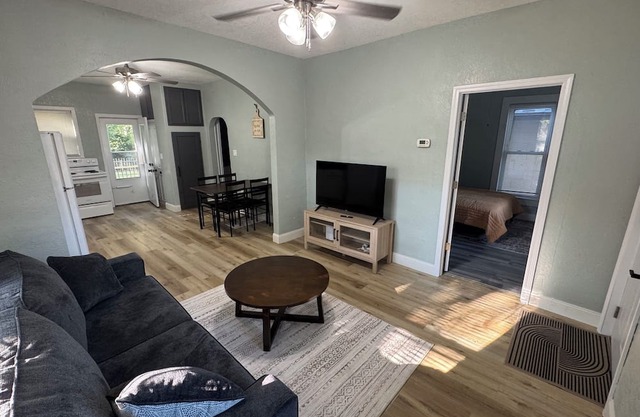 Adair Hideaway : Quiet Neighborhood - Fenced Yard - Garage Parking
