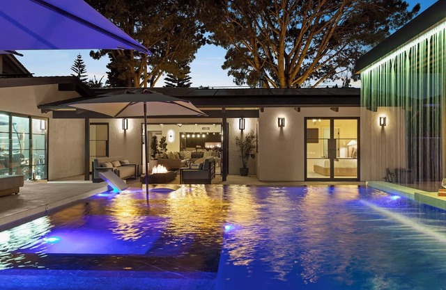Luxury Poolside Estate Outdoor Living Views 5 Minutes to Beach