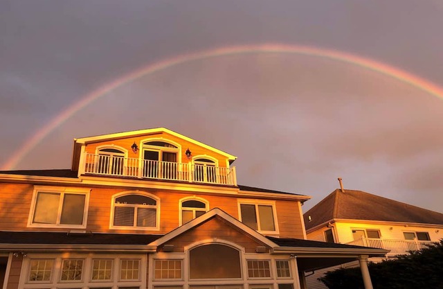 Ryder Cup! 4 beds 3.5 Bath house w/views in Seaford, LG Den w/Pool TBL, A/C
