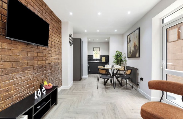 London Cosy 2 bedroom house with Garden