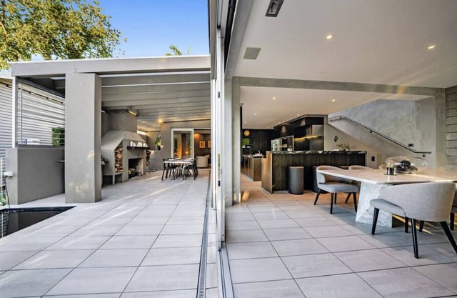 ⭐The Gibraltar House by Homello | Hot Tub, 2x Living Rooms & City Views | 380m²⭐