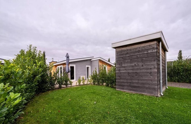 Schaelsbergerbosch - 2 Bathrooms, Fireplace and Garden Shed