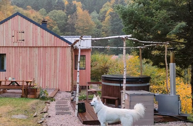 Chalet 'La Cigale Et Son Bain Nordique' with Wi-Fi