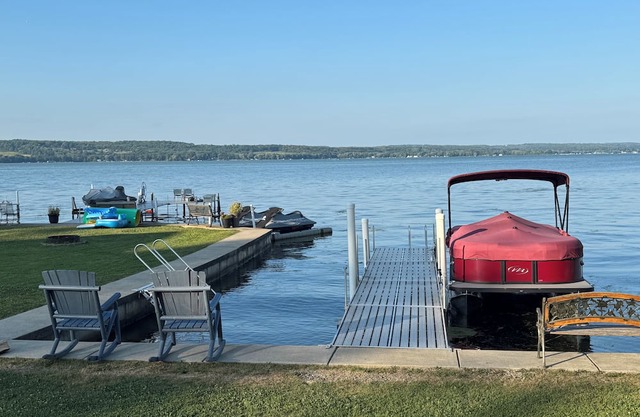 Adorable lakefront 4-bedroom house with AC in Ashville on Chautauqua Lake