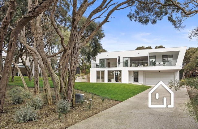 The Moonah Pavilion - Architectural Luxury in Blairgowrie