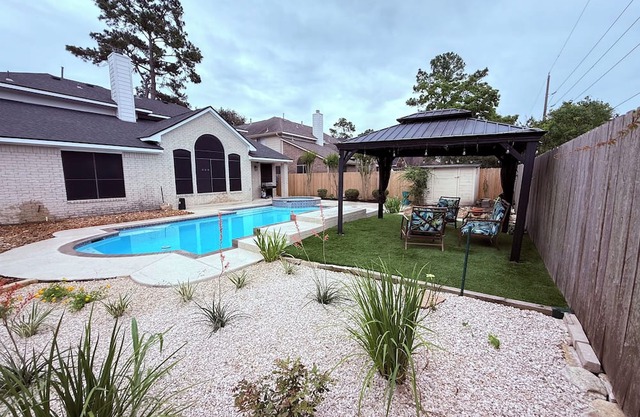 4-bedroom house in wonderful Spring with a pool