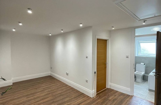 Modern City Flat in Hatfield offers free Wi-Fi, family rooms