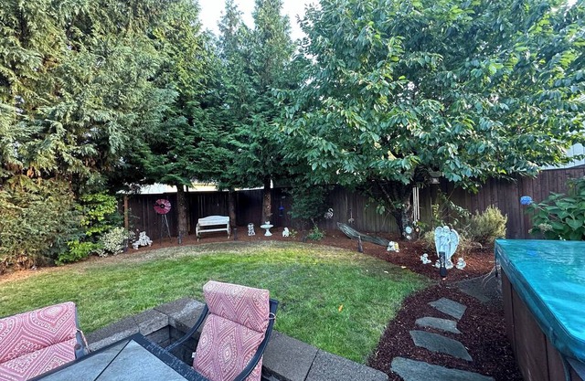 Comfy Home in the heart of wine country. Walk to wine tasting, Pet Friendly.