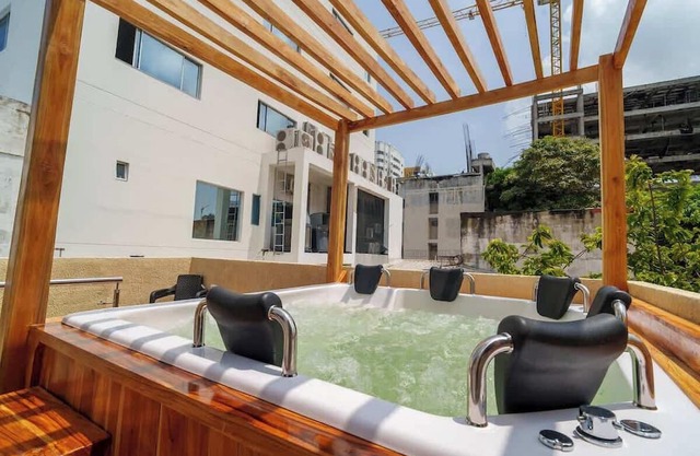 3 Bedroom Luxury Home - Minutes From Walled City