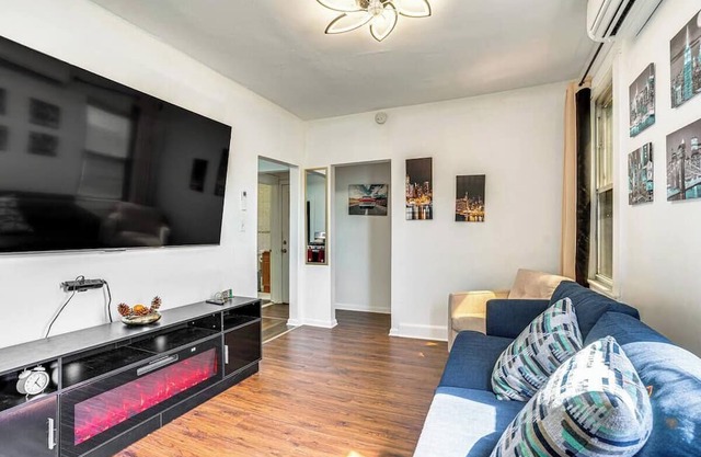 Cozy 2-bedroom apartment in charming Lodi with AC