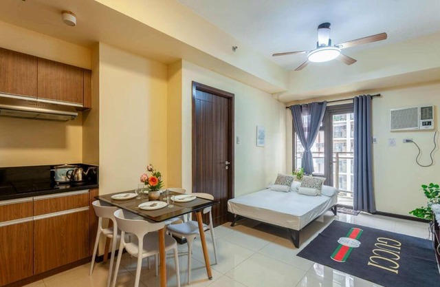 16D The Den The Radiance Manila Bay