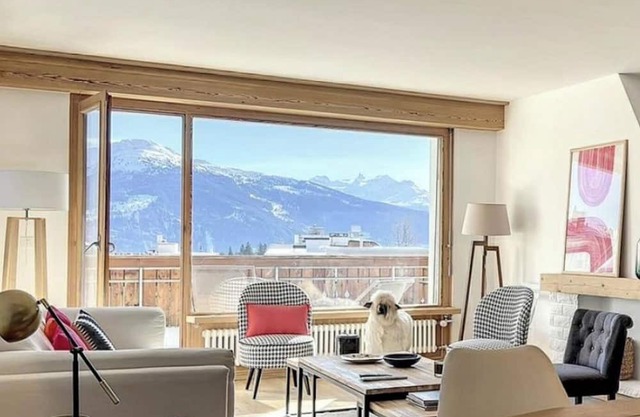 Spacious 3-bedroom apartment with XL terrasse in the centre of Crans