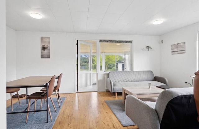 The Lucky Peer – 4BR House with Free Parking, Netflix & WiFi