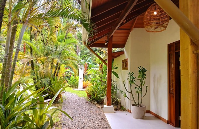 Villa Paraíso 3 bed, 2 bath w/pool and AC-15 min from Punta Uva