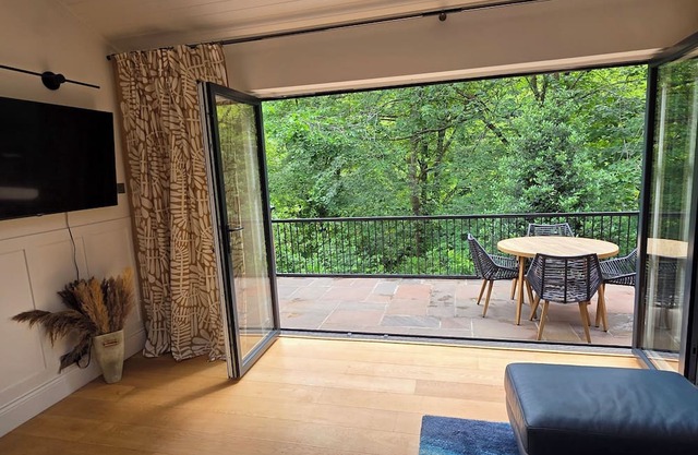 Peaceful Durham City Centre Hideaway with Terrace & Seasonal Castle Views