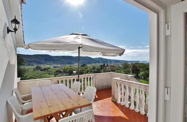 Three bedroom apartment with terrace and sea view Rab (A-24682-a)
