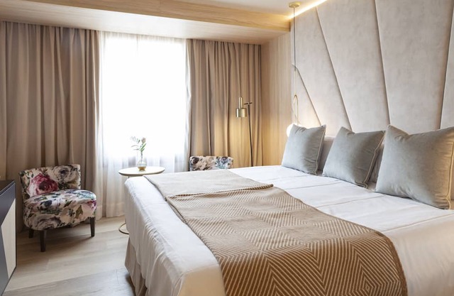 Explore Historic Sites of Palam! Modern Suite with City View, Prime Location!