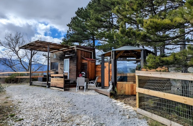 Holiday Home 'La Tiny House De Peggy' with Mountain View, Private Terrace and Air Conditioning