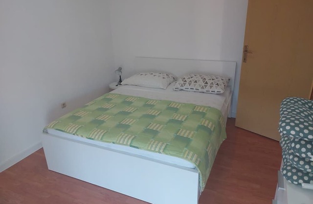One bedroom apartment with balcony Makarska (A-20727-d)