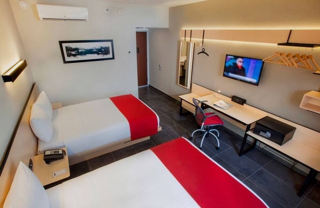 Sun, Sand & Cabo Fun | Walk to Beach, Nightlife & Water Tours - 3 Units