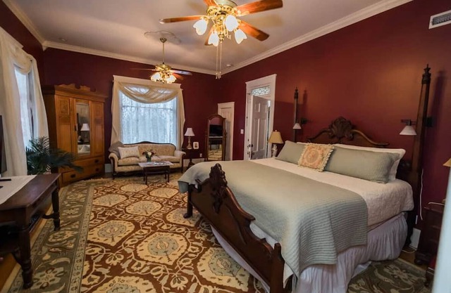 The Franklin Room at The Judge`s Chambers