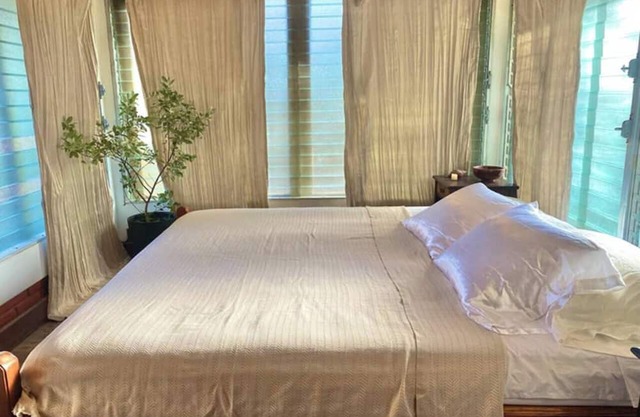 Private Beachfront Studio; Balcony; kitchen