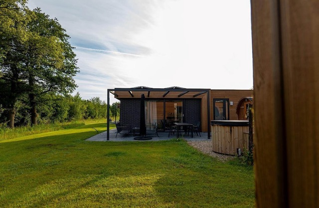 Holiday villa Amalia 4 with dog fence, sauna, and hot tub