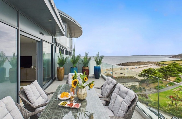 Sky Deck at The Liner | 2-Bed | Parking | Seaviews