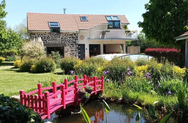 Gîte 'Des Taravelles' with private pool, private terrace, and Wi-Fi