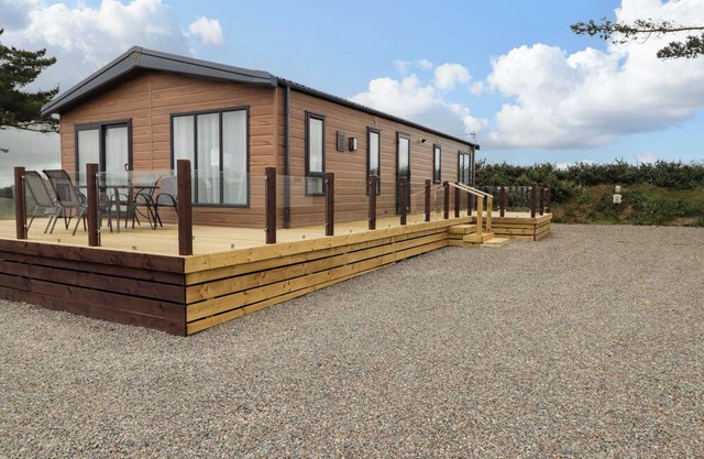 DOLPHIN, family friendly, with a garden in Broad Haven