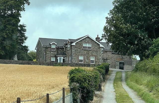 Stone House, Boyne Valley Views nSleeps 10, 5 Bedroom 30 mins to Dublin airport