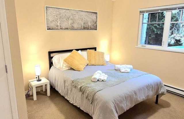 Peaceful and Spacious Home Stay in North Vancouver – Great Location