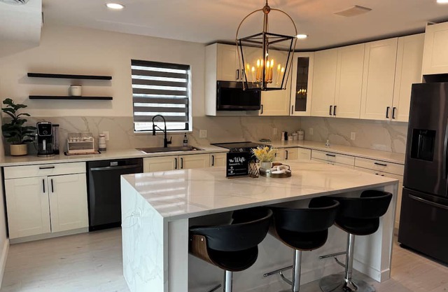 Modern house in heart of Minneapolis, All the amenities, No Clean Fee