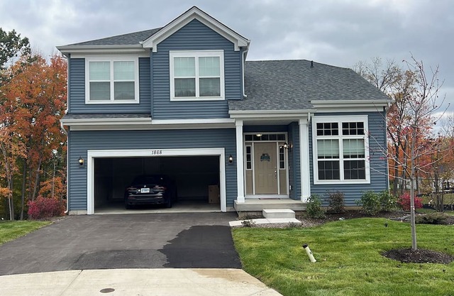 Luxury 4BR Mediterranean Retreat. Backyard w/ Fire Pit. 4 Mins to the lake Beach