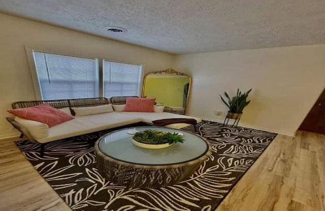 Cozy Clean Convenient Casita