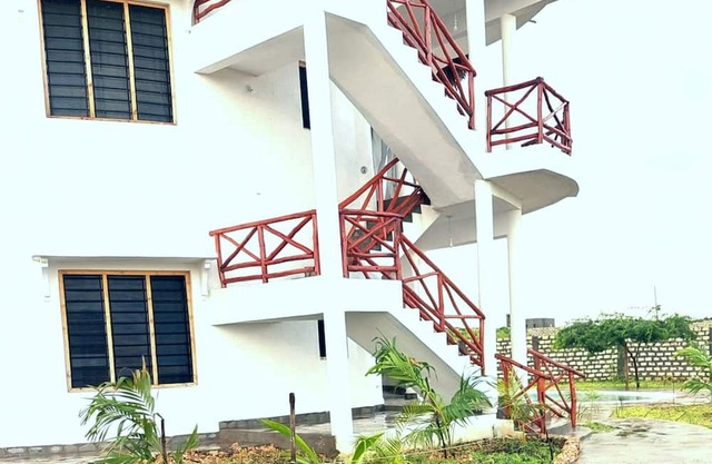 Stylish - 4 Bedroom Round Villa - With Pool