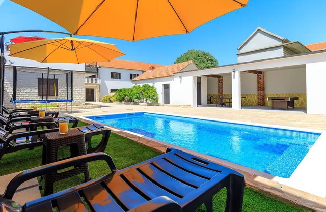 Marin Estate – 2 Villas, Pool, Jacuzzi & Game Room