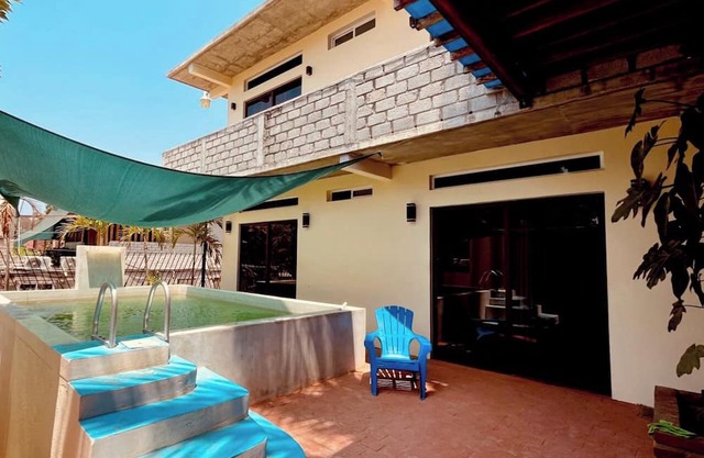 casa Marias/ ubicada en playa La Punta de Zicatela. menos de 5 minutos del mar