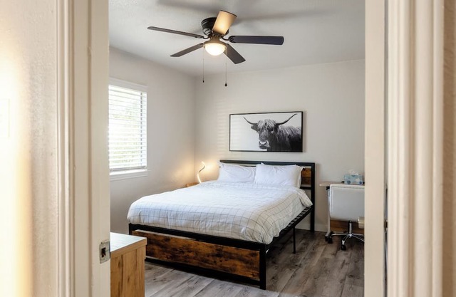 Spacious 1 Bd/1Br in Quiet Townhome near Downtown