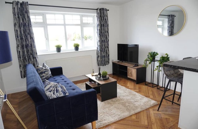 Charming 2 bedroom apartment, recently refurbished, great location pet friendly!